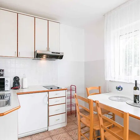 One-bedroom In I *