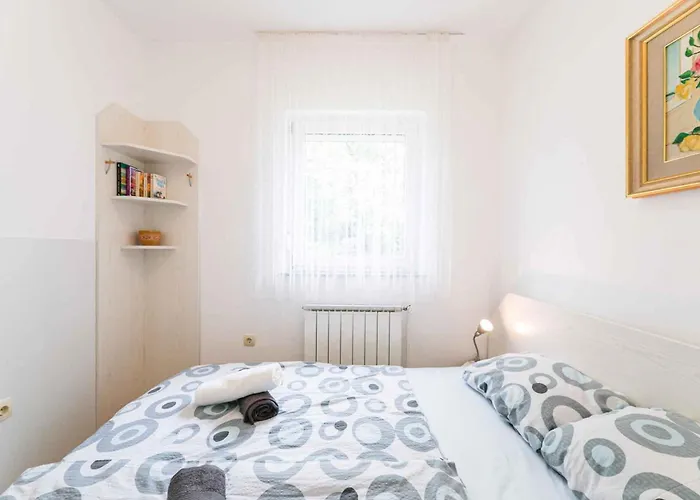 One-bedroom In I *