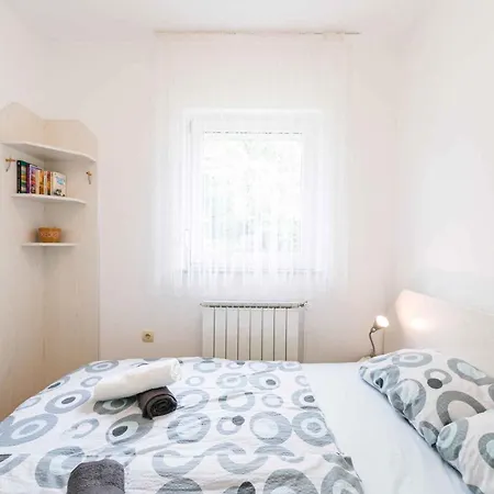 One-bedroom In I *