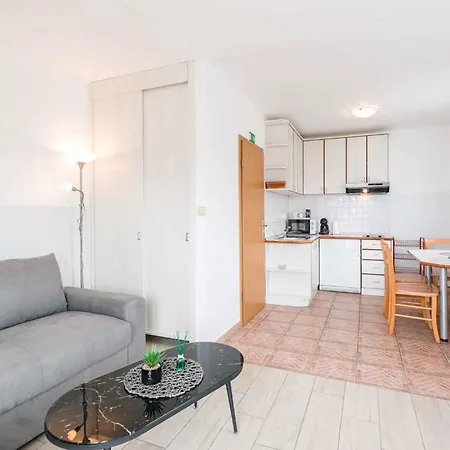 One-bedroom In I * 茨里克韦尼察