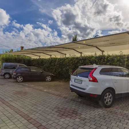 One-bedroom In I 公寓